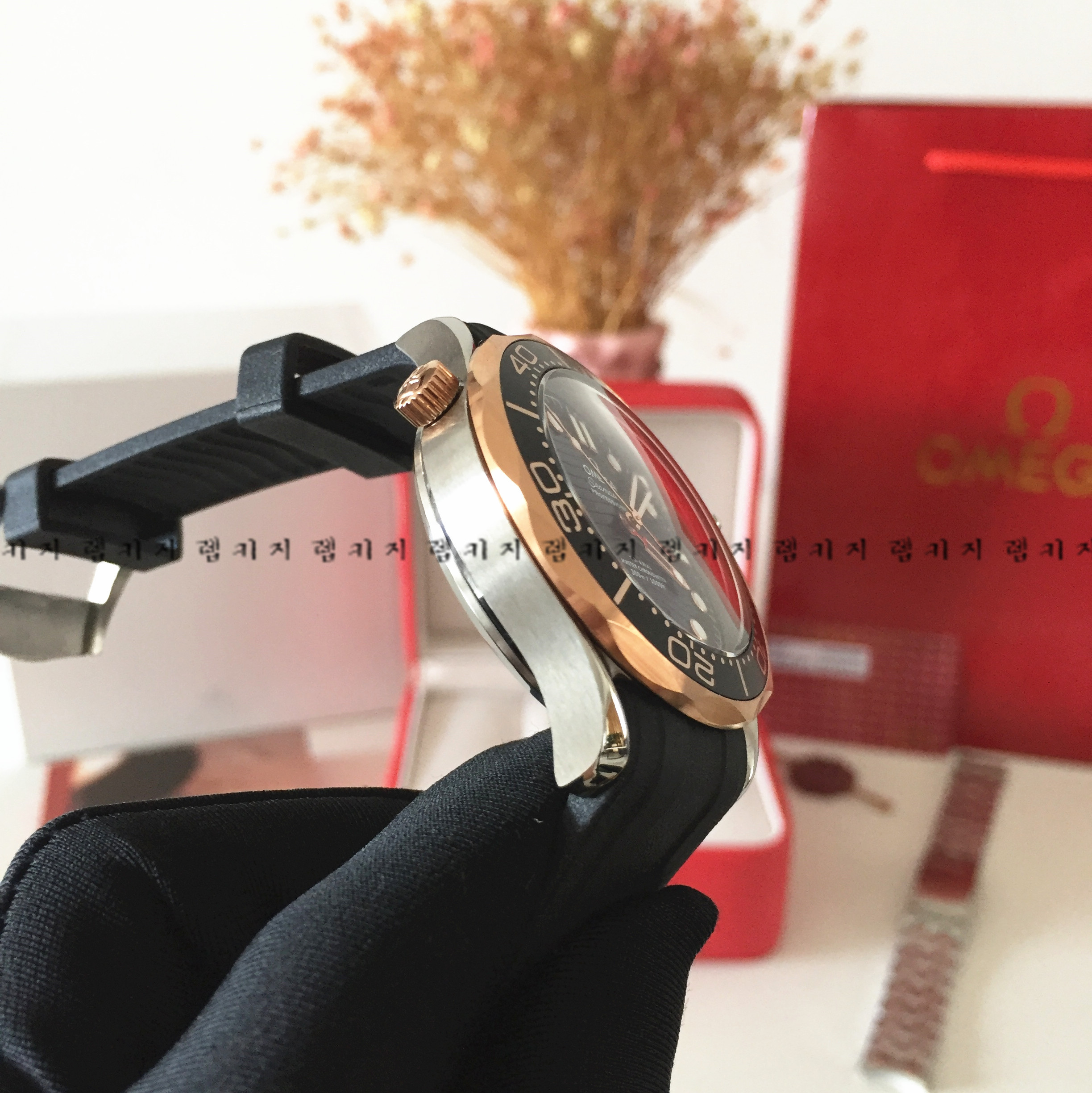 오메가 씨마스터 다이버 로즈골드 우레탄시계 + 메탈스트랩